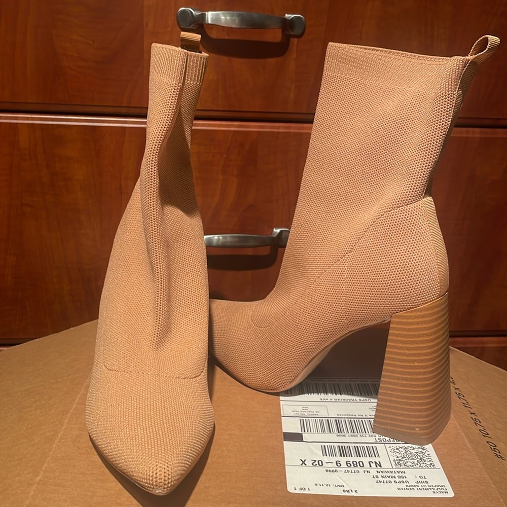 Journey Collection Tan Ankle Boots/stretch/sweater upper.